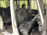 乗降がしやすい運転席。高さが調節できて小柄な方でもベストポジションをとることができます。