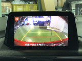 ご覧のように後方の死角をサポートしてくれるバックカメラ付きとなっております☆