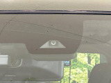 【インテリジェントエマージェンシーブレーキ】フロントカメラで前方の車両や歩行者を検知。衝突しそうな時は衝突被害軽減ブレーキが作動、衝突回避をサポート。より安全にドライブをお楽しみいただけます。