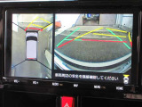 パノラミックビューモニター付きです。車両を上から見たような映像をディスプレイオーディオ画面に表示。運転席からの目視だけでは見にくい、車両周辺の状況をリアルタイムでしっかり確認できます。