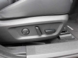 運転席・助手席ともパワーシートが装備されています