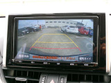 バックモニター付きですので、日常の駐車はもちろん、人や障害物などを映像で確認できるので安心です!(補助装置になりますので、目視でもご確認ください)