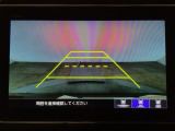 【バックカメラ】運転が苦手な方も車庫入れラクラクです!ギアをリバースに入れれば自動的に切り換わりますので、面倒な操作は不要です♪狭い駐車場もお車を傷つけず安心ですね!