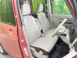 運転席シート廻りは使用感も少なく、良好な状態となっています。前オーナー様が丁寧に使っていたことがよくわかりますね。