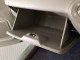 【グローブボックス】収納スペースがあるので車内が散らからずに助かります。ちょっとした物を入れるのにいいですね♪