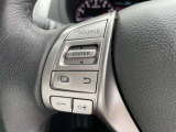 ハンドルから手を離さずにオーディオの操作ができるステアリングスイッチ付