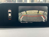 バックカメラ付きで駐車場の車庫入れをサポートします。