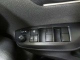 運転席ドア側パワーウィンドウ・ドアミラースイッチ。