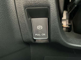 電動パーキングブレーキスイッチです。スイッチを引き上げることでパーキングブレーキがかかります。