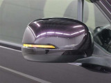 サイドターンランプ付きドアミラー。車両のドレスアップと右左折時の被視認性を兼ね備えたお洒落なミラーです。