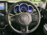 【純正革巻きステアリング】上質な革を使用することで、手にしっかり馴染みとても運転しやすいハンドルです♪