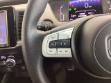 ステアリングにオーディオ操作スイッチが付いています。オーディオ画面に直接タッチしなくても操作が出来ますので、運転に集中できます。