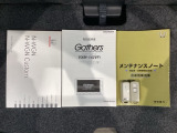 スマートキーは鍵をバッグに入れたままでもドアロックの開閉やエンジンのON・OFFができます。夜間や雨の日も鍵を探さなくて良いので便利です。