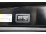 ドアが閉まった時にそのまま施錠もしてくれる予約ロック機能付きのパワーバックドア。荷物で手が塞がっている時に便利な機能です♪