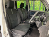 運転席シート廻りは使用感も少なく、良好な状態となっています。前オーナー様が丁寧に使っていたことがよくわかりますね。