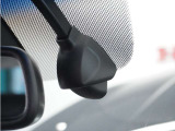 ◆ドライブレコーダー◆映像・音声などを記録する自動車用の装置です。 もしもの事故の際の記録はもちろん、旅行の際の思い出としてドライブの映像を楽しむことができます。