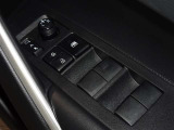 電動格納式ドアミラー・パワーウインドウを装備してます。