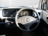 運転席廻りになります。