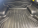 積載量500kgの広々としたデッキは、遊びから仕事まで多用途に使えます。ベッドライナーやトノカバーの取り付けもご相談下さい♪