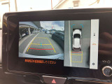★パノラミックビューモニター★クルマを真上から見下ろしているかのような映像によって車庫入れや縦列駐車などの駐車時に自車と駐車位置の関係をひと目で確認できスムースな駐車をサポートします!