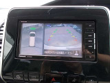 【アラウンドビューモニター】まるで車を空から見たような映像が映るので車両周辺の安全確認も一目でできます!小さなお子様や障害物も確認できるので、運転のし易さだけではなく事故防止にも役立ちます♪