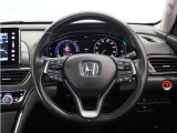 【Honda SENSING】 カメラ等装置で精度の高い検知能力を発揮、安全運転を支援します。ステアリング上のコントローラーに注目!