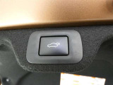 【電動バックドア】電動バックドア装備!ドアノブ・リモコンキー・車内スイッチで、ドアの開閉操作が出来ます♪