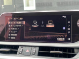 マットブラックにホワイトのLIBERALAのロゴの建物と看板が目印です。