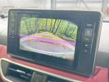 【バックカメラ】駐車時に後方がリアルタイム映像で確認できます。大型商業施設や立体駐車場での駐車時や、夜間のバック時に大活躍!運転スキルに関わらず、今や必須となった装備のひとつです!