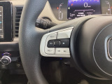 ステアリングにオーディオ操作スイッチが付いています。オーディオ画面に直接タッチしなくても操作が出来ますので、運転に集中できます。