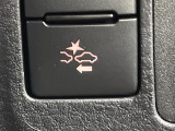 【プリクラッシュセーフティ】前方の車両等を検知し、衝突しそうな時は警報で注意を促し、ブレーキを踏む力をサポート。ブレーキを踏めなかった場合は衝突被害軽減ブレーキが作動、衝突回避をサポートします。