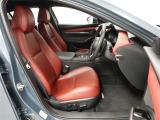 パワーシート搭載。微妙な調整が手軽にでき、最適なポジションで運転することが可能です。