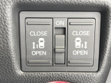 【両側パワースライドドア】スマートキーや運転席のスイッチで後席両側スライドドアの開閉が可能♪電動だから力を入れてドアを開ける必要が無く、小さなお子様でも簡単に開け閉めでき快適です♪
