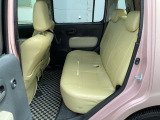 リヤシートもゆったり座れて軽自動車とは思えない広さです♪