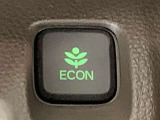 ご存知ECONスイッチを装備!エアコンとパワー出力を抑えてよりエコなドライブを可能にする魔法のスイッチです!