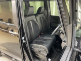 乗降がしやすい運転席。高さが調節できて小柄な方でもベストポジションをとることができます。