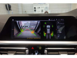 クルマの頭脳ともいえる、管理システム、iDrive。ナビだけではなく、オーディオ操作や車両情報の表示などをコントロールできます。便利さと安全性の向上にも繋がっています。