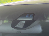【ホンダセンシング】走行中に前方の車両等を認識し、衝突しそうな時は警報とブレーキで衝突回避と被害軽減をアシスト。より安全にドライブをお楽しみいただけます。