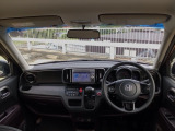 【前方視界】開放的な前方視界!運転がしやすく疲れにくいです♪窓が大きく、見通しがとっても良いおクルマですよ♪