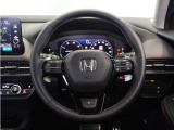 【Honda SENSING】 カメラ等装置で精度の高い検知能力を発揮、安全運転を支援します。ステアリング上のコントローラーに注目!