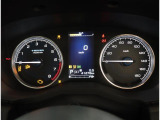 視認性に優れたメーターで、夜間走行も安心して運転できます!マルチインフォメ―ションディスプレイには車両情報を表示!メーター内の光度調整機能も付いております!