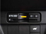◆ETC2.0装着◆進化したドライブ体験。料金収受システムだけだったETCが生まれ変わって、高速道路を賢く使うETC2.0に進化しました。多彩な情報サービスが便利で快適なドライブ体験を提供します。
