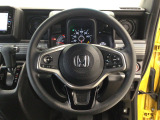 運転にかかわる様々な操作を安全に行えるように視点移動が少なく操作性に配慮されたスイッチ類が凝縮されたコクピットです。