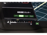3段階に設定できる後退時速度リミッターがついています