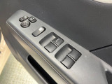 【電動格納ミラー】サイドミラーは電動格納式となっており、狭い駐車場でもキズがつくリスクを抑えられます。