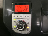 【オートエアコン】一度お好みの温度に設定すれば、車内の温度を検知し風量や温度を自動で調整。暑い…寒い…と何度もスイッチ操作をする必要はありません。快適な車内空間には必須の機能ですね♪
