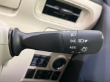 【オートライト】周りの明るさに応じて自動でヘッドライトの点灯・消灯ができる機能です!ライトの付け忘れ・消し忘れなどが無くなり、雨の日や夕方の走行も安心!トンネル通過時も便利ですね♪