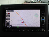 純正メモリーナビ付き!!旅行など初めての場所で重宝します♪大人気の装備!