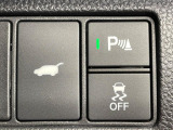 【ハンズフリーパワーバックドア】リアバンパー下部に足先を出し入れするだけでバックドアが自動で開閉♪両手が荷物でふさがっている時でもラクラク開閉操作が行えます!
