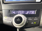 【オートエアコン】一度お好みの温度に設定すれば、車内の温度を検知し風量や温度を自動で調整。暑い…寒い…と何度もスイッチ操作をする必要はありません。快適な車内空間には必須の機能ですね♪
